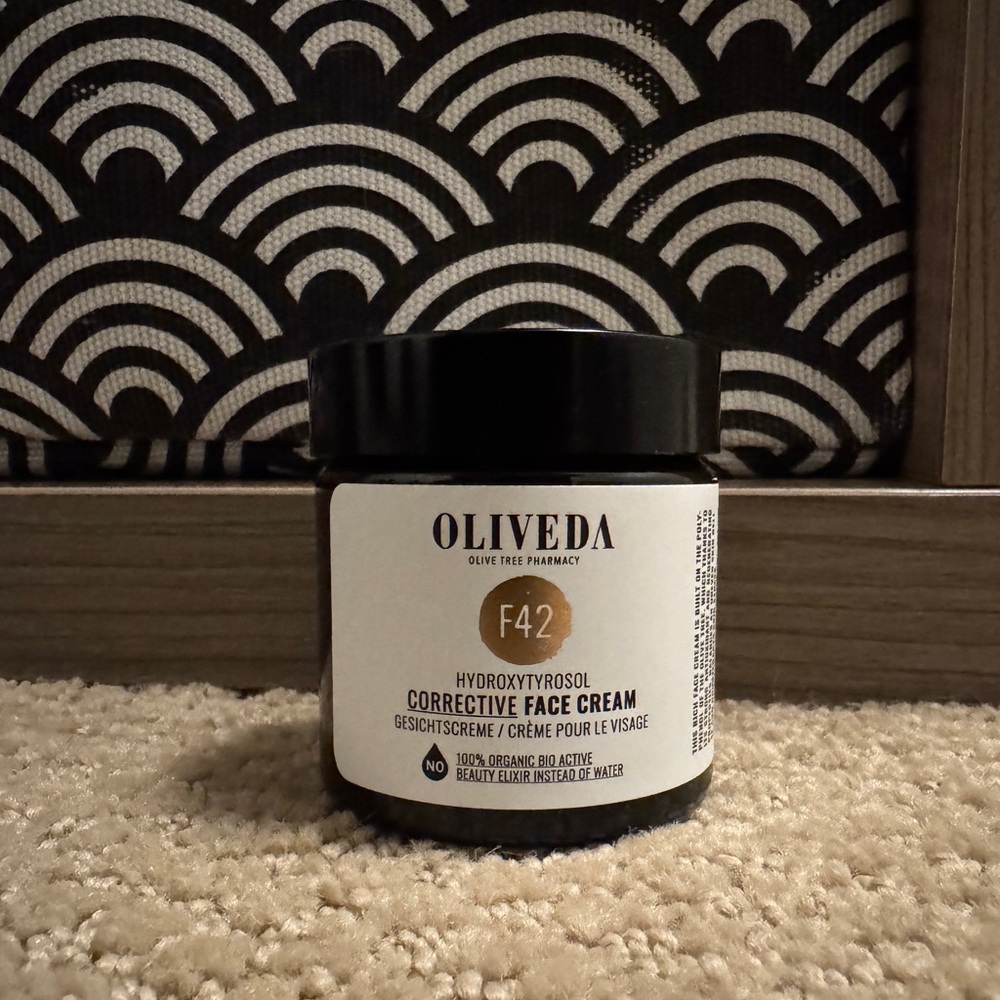 Veda F42 Corrective Face Cream - Black and White